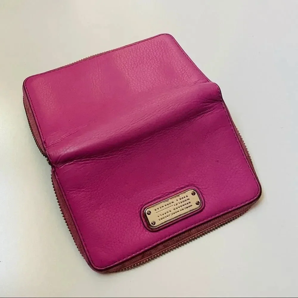 Marc By Marc Jacobs Leather Pink Zippered Wallet